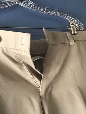 Izod Men's Light Khaki Chino Pants